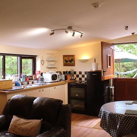 The Retreat Villa Llanrhaeadr-ym-Mochnant Bagian luar foto