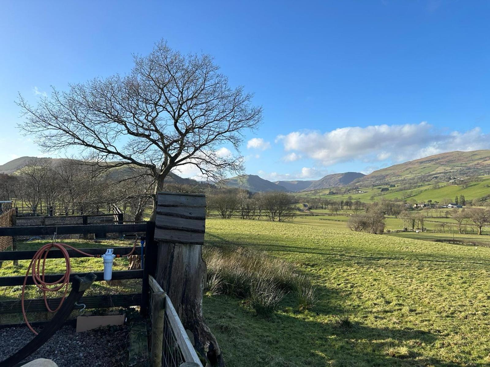 The Retreat Villa Llanrhaeadr-ym-Mochnant Bagian luar foto