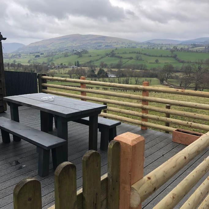 The Retreat Villa Llanrhaeadr-ym-Mochnant Bagian luar foto