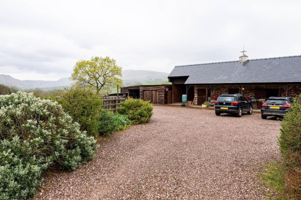 The Retreat Villa Llanrhaeadr-ym-Mochnant Bagian luar foto