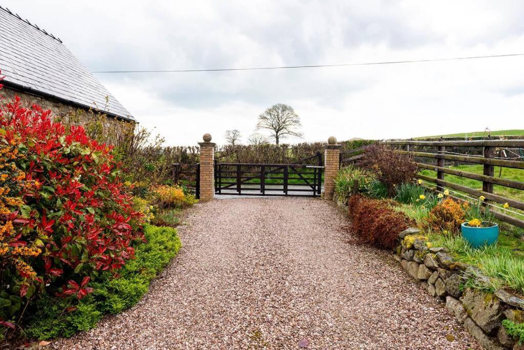 The Retreat Villa Llanrhaeadr-ym-Mochnant Bagian luar foto