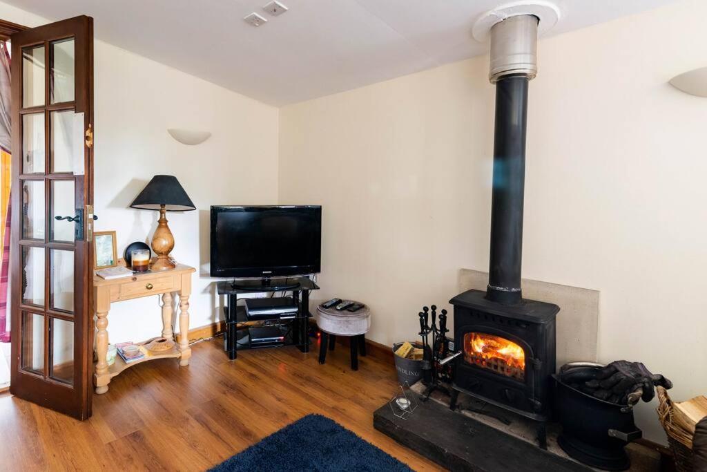 The Retreat Villa Llanrhaeadr-ym-Mochnant Bagian luar foto