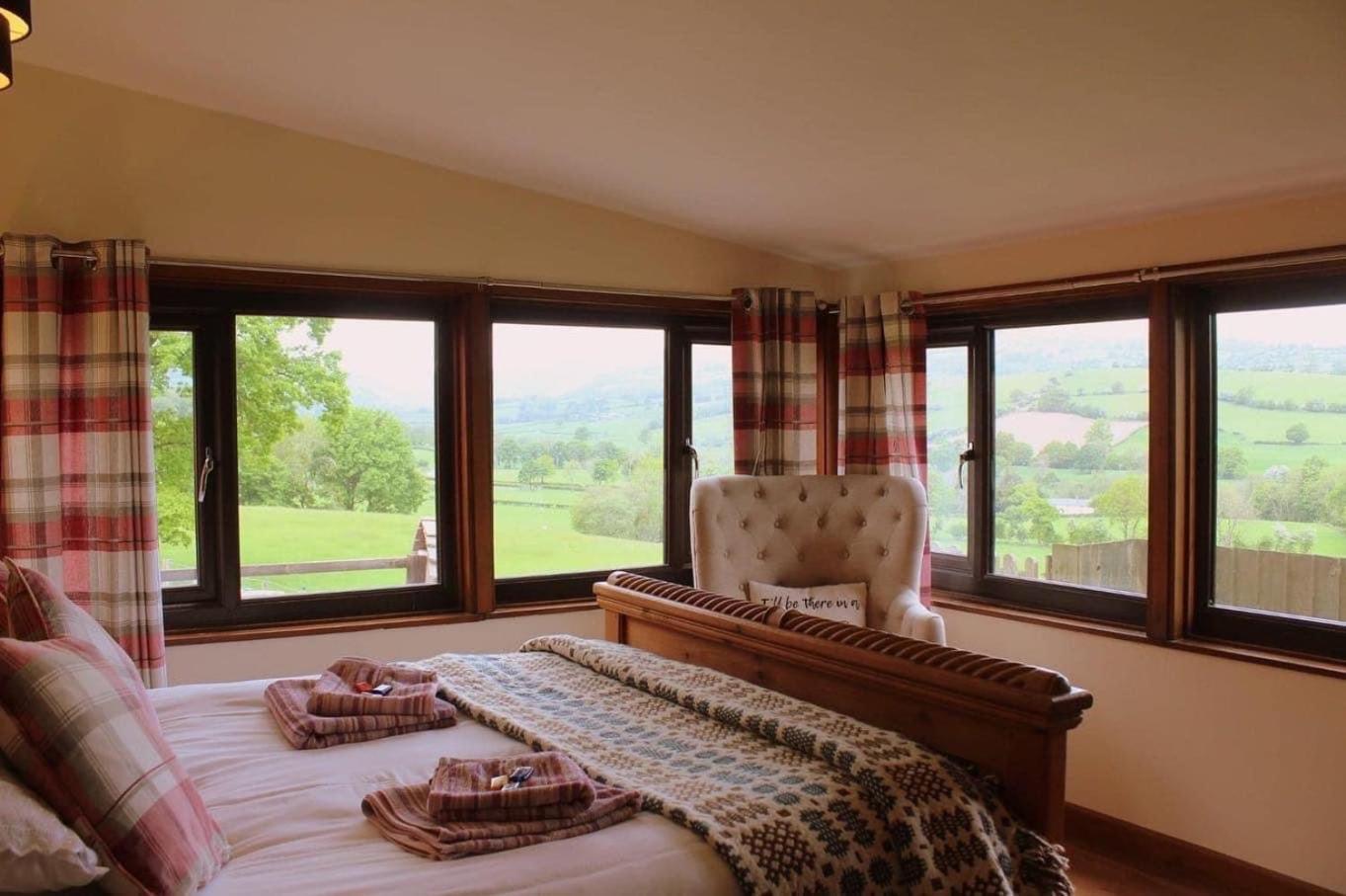 The Retreat Villa Llanrhaeadr-ym-Mochnant Bagian luar foto